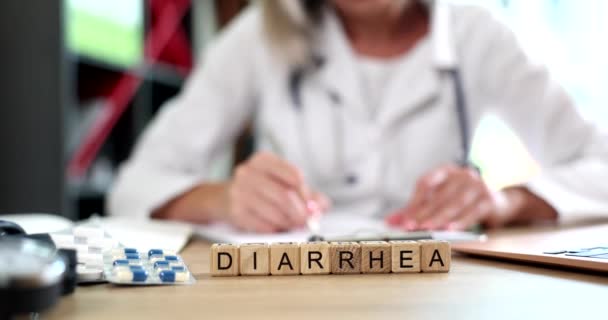 Médico Geral Gastroenterologista Diagnóstico Médico Diarréia Médico Trata Diarréia Crianças — Vídeo de Stock