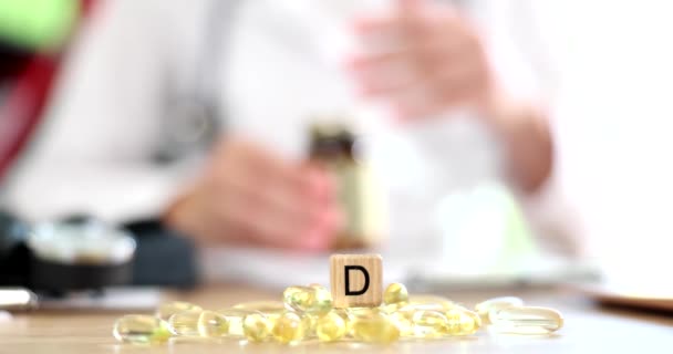 Lékař Doporučuje Užívat Doplňky Vitamín Omega Zdravé Vitamíny Antioxidanty — Stock video