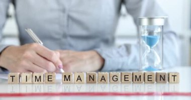 Zaman yönetimi planlaması ve başarılı çalışma programı. Fazla mesai ve süre