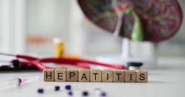 Hepatit kelimesi, klinikteki yapay karaciğer modeline karşı tahta küplerden oluşmuştur. İnsan organlarının hastalıkları ve patolojileri