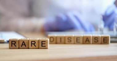 Nadir teşhis doktoru tehlikeli nadir hastalıklar hakkında bilgi rapor ediyor. Genetik hastalıklar ve tedavi kavramı