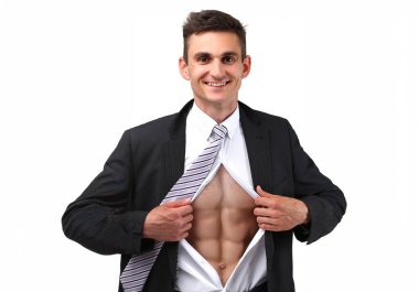 6 'lı karın kasları olan yakışıklı fit bir adamın portresi. Mükemmel vücut imajıyla övünüyor. Şekil, mükemmellik, hedef, fiziksel aktivite kavramı