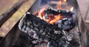 Yakacak odun ve kömür yakma kavramına daha yakın.