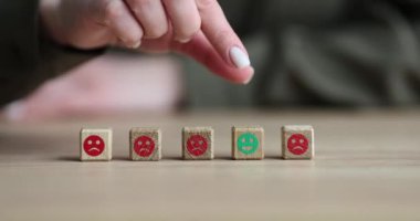 Müşteri eli olumlu ifadeleri seçip gözden geçirecek. Hizmet derecesi ve memnuniyeti