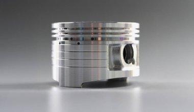 Arabanın içten yanmalı pistonu, parlak yeni yedek motor parçası, yakın plan. Motosiklet tamiri, otomatik güncelleme, ayarlama