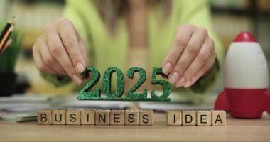 2025 yılı piyasa manzarasını şekillendiren yenilikçi yeni iş fikirlerini ve yükselen eğilimleri derinlemesine araştırın