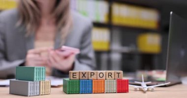 ExPORT ve iş araçlarını heceleyen ahşap bloklar ile profesyonel bir ihracat işlemleri.