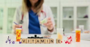 Bu belge, E vitamininin sağlık hizmetleri içindeki hayati rolünü inceler ve çeşitli uygulamalarını vurgular