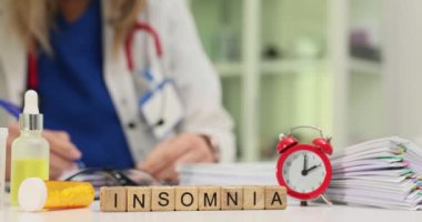 Uykusuzluk için çeşitli tedavileri inceleyin ve bu bilgilendirici görsel yolla sağlık uzmanlarından bilgi edinin.