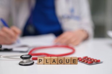 Salgını tıbbi görseller aracılığıyla araştırıyoruz. Bilinç ve mevcut etkili tedavi seçeneklerini vurguluyoruz.