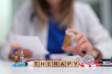 Bu metin, sağlık uzmanları için önemli terapi yönleri, araçlar ve kavramların genel bir değerlendirmesini sunar.