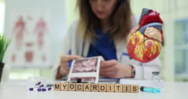 Miyokarditi, kalp üzerindeki etkilerini ve tıbbi uzmanların tedaviye yaklaşımını araştırın..