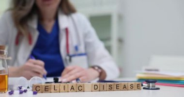 Bir sağlık uzmanı, daha iyi anlamak ve yönetmek için araçlar ve kaynaklar kullanarak çölyak hastalıklarını tartışır