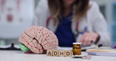Görsel ve kalıcı tedavi tartışmaları yoluyla beyin sağlığını inceleyerek ADHD 'yi keşfedin