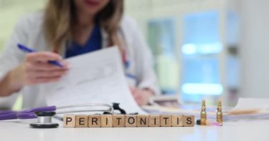 Modern tıp uygulamalarında çeşitli nedenleri, semptomları ve peritonit tedavilerini araştırın.