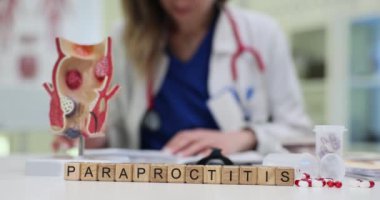 Kapsamlı tıp eğitimi ve karmaşık anatomik modeller yoluyla paraproktit hakkında bilgi edinin