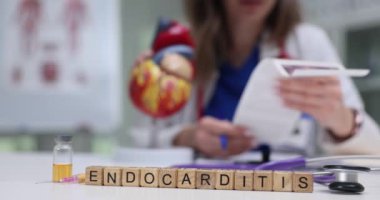 Endokarditi, semptomları, tedavi seçeneklerini ve kalp sağlığının sağlık için önemini araştırın.