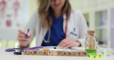 Profesyonel tıbbi analizlerle gırtlak kanseriyle ilgili temel ve anahtar bilgileri araştır.