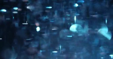 Dönen mavi parçacıkların yumuşak ve büyüleyici hareketi. Parlayan mavi parıltı ve pulların sonsuz girdabı meditasyon amaçlı görsel deneyimler yaratır.