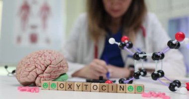 Oksitosinin insan duygularını, ilişkilerini ve beyin fonksiyonlarını şekillendirmede oynadığı önemli rolü keşfedin