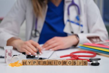 Hiperhidrozun semptomlarını ve nedenlerini araştırın. Bugünkü tedavi çözümleriyle birlikte.