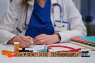 Bir sağlık hizmeti sağlayıcısı titizlikle hedeflenmiş terapi tedavilerini belgelerken aynı zamanda öncelik ve desteği de belirler.