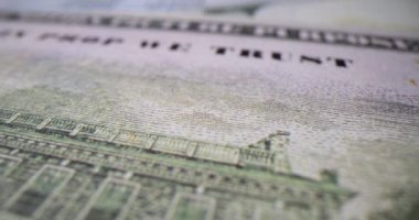 Çeşitli karmaşık banknot tasarım unsurları ve dokularını gösteren bir para birimi faturasının son derece detaylı bir makro çekimi.