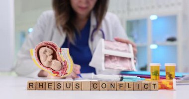 Rhesus çatışmasını ve hamilelik süresince anne ve cenin sağlığı üzerindeki temel etkilerini araştırın.