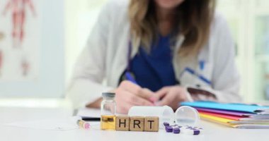 Bir tıp uzmanı olarak, hormon yenileme terapisi ve hastalar için gerekli kayıtlara odaklanırım.