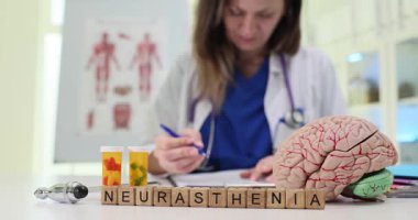 Zihinsel sağlığı ve genel sağlığını vurgulayan klinik bir çerçevede nöroasteninin incelenmesini inceleyin