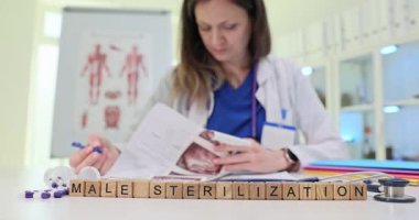 Erkek kısırlaştırma teknikleri ve hasta bilgileri üzerine kapsamlı çalışmalar yapan bir tıp uzmanı.