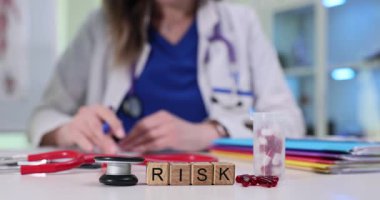 Sağlık sektöründe, risk yönetimini anlamak, hasta güvenliği ve kaliteli bakımı vurgulamak için araştırmalar yapıyoruz.