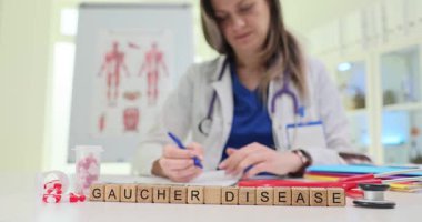 Kendini adamış bir doktor, hasta bakımına ve sürekli araştırma çabalarına büyük önem vererek Gaucher hastalığına odaklanır.