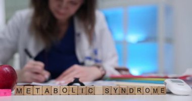Bu metin, sağlık hizmetleri ve etkili hasta eğitimi ihtiyacını vurgulayarak, metabolik sendrom hakkında içgörü sunmaktadır.