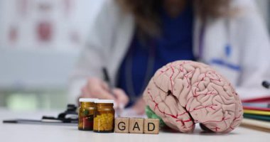 Bir beyin modeli ve ilaç seçenekleri de dahil olmak üzere GAD farkındalığını gösteren ayrıntılı bir görsel sunum