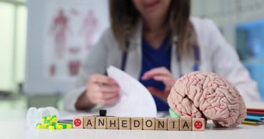 Anhedonia 'nın çeşitli etkilerini ve zihinsel sağlıktaki genel önemini inceleyen daimi bir görsel keşif.