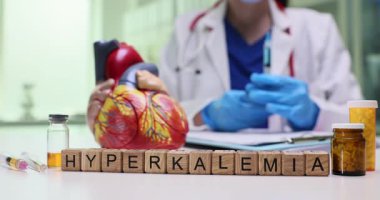 Semptomlar ve tedaviler de dahil olmak üzere sağlıkta hiperkaleminin çeşitli etkilerini araştırın.