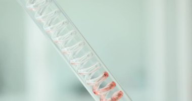 Cam spiral yoğunlaştırıcı pembe sıvıyı laboratuvar ortamında soğutmak kimyasal araştırmalar için ideal. Eczacılık ortamlarında bilimsel kesinlik