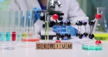 Çeşitli kimyasal deneylerde ve bilimsel araştırmalarda önemli rol oynayan seramonileri keşfedin.