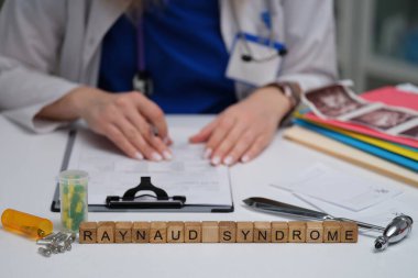 Reynaud sendromunu derinlemesine araştır, semptomlarını ve tıbbi bağlamda yönetim stratejilerini keşfet.