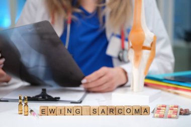 Bu çalışma klinik bir ortamda ortak model metodolojisi ve Xray analizi kullanarak Ewing sarkomasını araştırır.