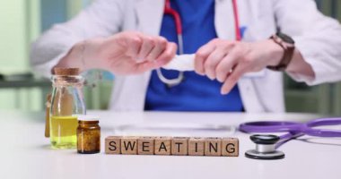 Klinik sağlık hizmetleri ortamında terlemenin çeşitli tıbbi sonuçları ve etkilerini inceliyorum.