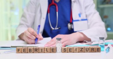 Klinik ortamda, bir tıp uzmanı ateşli nöbetler hakkında görsel temaslar kullanarak kapsamlı bir tartışma yürütür.