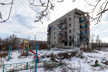 Izyum, Kharkiv Oblastı Ukrayna - Şubat 03 2023: İşgalden önce Rus birlikleri tarafından yok edilen bir kasaba 