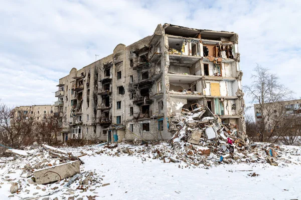 Izyum, Kharkiv Oblastı Ukrayna - Şubat 03 2023: İşgalden önce Rus birlikleri tarafından yok edilen bir kasaba 