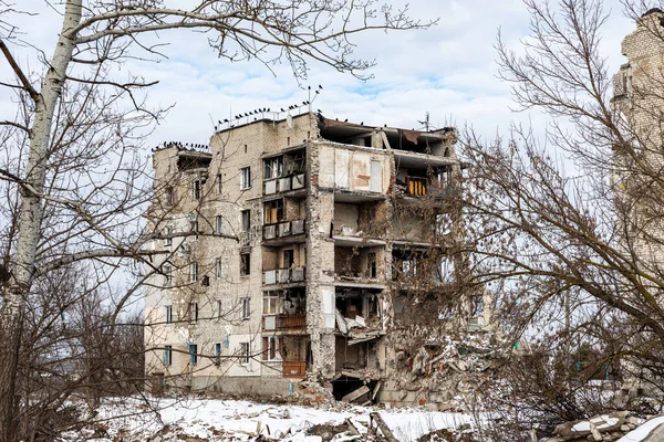 Izyum, Kharkiv Oblastı Ukrayna - Şubat 03 2023: İşgalden önce Rus birlikleri tarafından yok edilen bir kasaba 