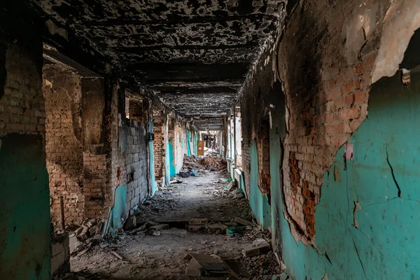 Izyum, Kharkiv Oblastı Ukrayna - Şubat 03 2023: İşgalden önce Rus birlikleri tarafından yok edilen bir kasaba 