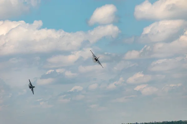 乌克兰空军飞机从维护和保护顿巴斯附近乌克兰领土完整的战斗任务返回 — 图库照片