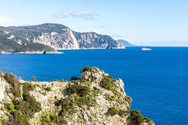 Kaunis Maisema Rannikolla Korfun Saarella Joonianmerellä Välimeren Kreikassa Puhdas Sininen — kuvapankkivalokuva