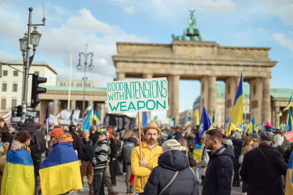 Berlin Niemcy Lutego 2024 Druga Rocznica Inwazji Rosji Ukrainę Demonstranci — Zdjęcie stockowe